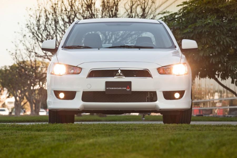  Mitsubishi Lancer ES 2010 года  (фото 17 из 24)